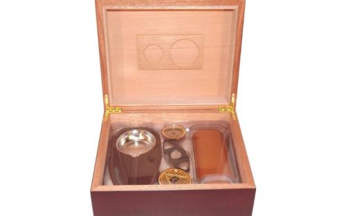 Humidor mit GeschenkSet - Bordeauxrot, spanischer Zeder, für 40 Zigarren