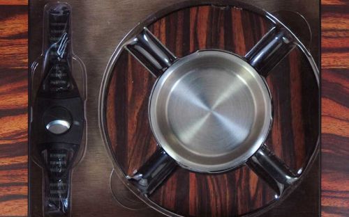 Humidor - Luxury Rotbraun, gestreifte, spanischer Zeder, für 30 Zigarren + Geschenkset