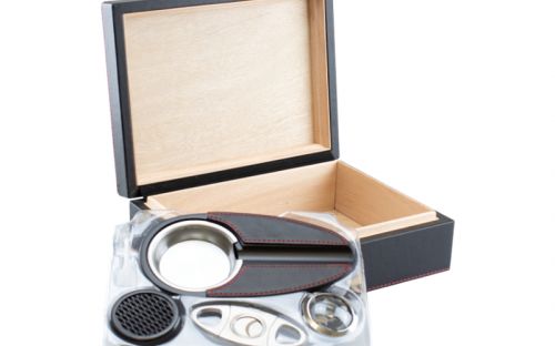Humidor mit GeschenkSet - mit schwarzem Kunstlederbezug, spanischer Zeder, für 30 Zigarren - Achenty!