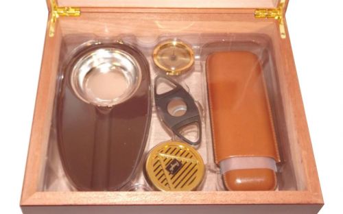 Humidor mit GeschenkSet - Bordeauxrot, spanischer Zeder, für 40 Zigarren