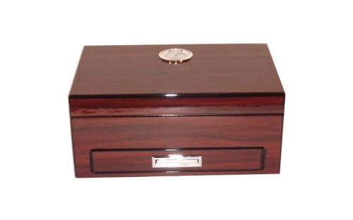 Humidor mit GeschenkSet - braun, lackierte, spanischer Zeder, für 10-20 Zigarre