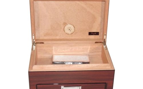 Humidor mit GeschenkSet - braun, lackierte, spanischer Zeder, für 10-20 Zigarre