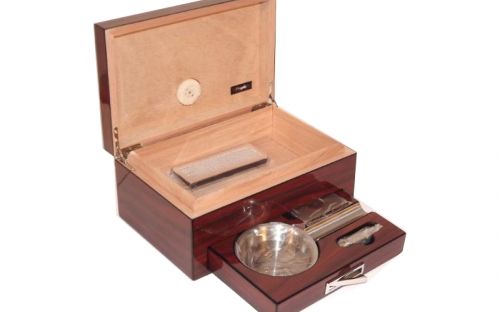 Humidor mit GeschenkSet - braun, lackierte, spanischer Zeder, für 10-20 Zigarre