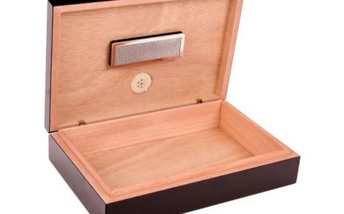 Humidor - schwarz, spanischer Zeder, für 15 Zigarren, zur Reise (26x17x6cm)