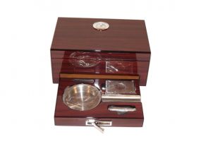 Humidor mit GeschenkSet - braun, lackierte, spanischer Zeder, für 10-20 Zigarre